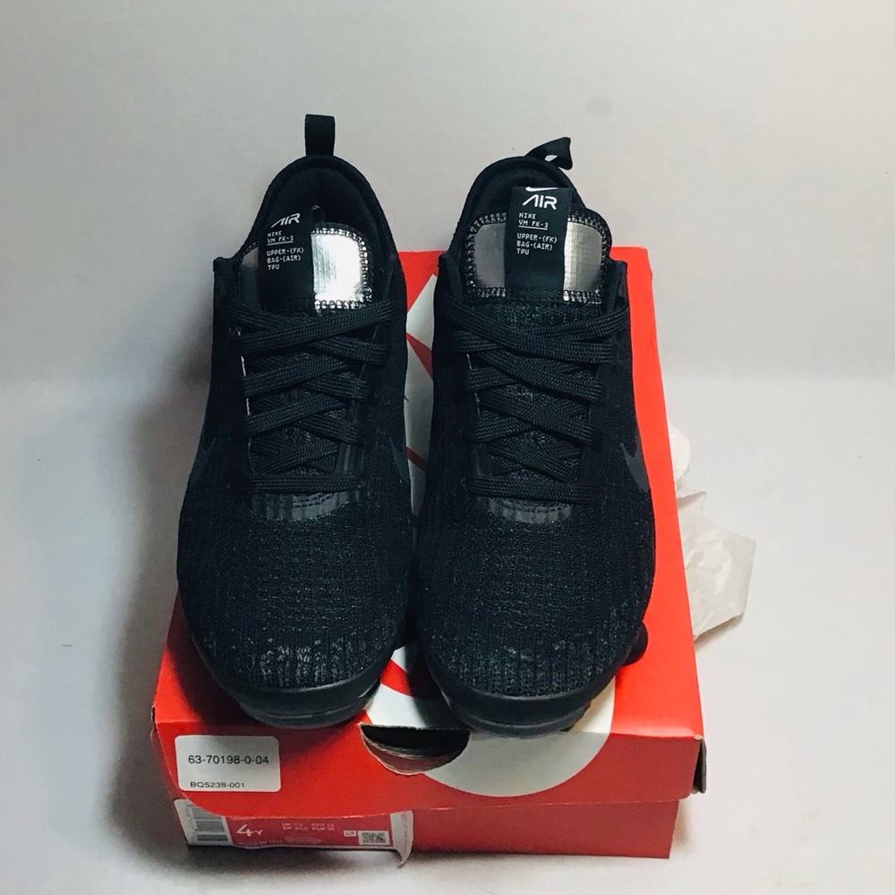 Nike Big Kids' Air VaporMax Flyknit 3 Running Shoes in Black/Black - Size 4Y